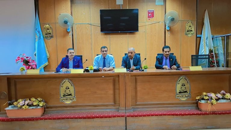 ورشة عمل عن توصيفات المقررات والبرامج بكلية الآداب